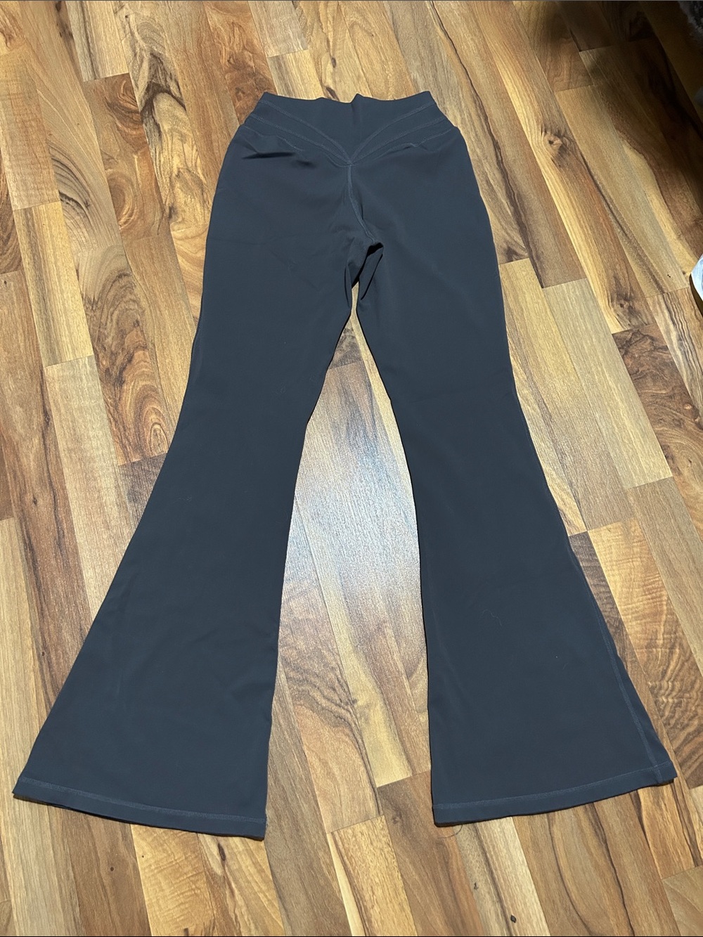 Women's High-Waist Flare Yoga Pants in Charcoal - Picture 4 of 7